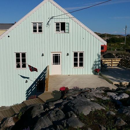 Lysvoldbrygga Bed and Breakfast Henningsvær Esterno foto