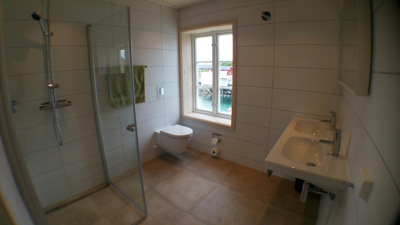 Lysvoldbrygga Bed and Breakfast Henningsvær Esterno foto