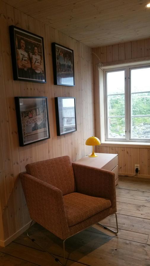 Lysvoldbrygga Bed and Breakfast Henningsvær Esterno foto