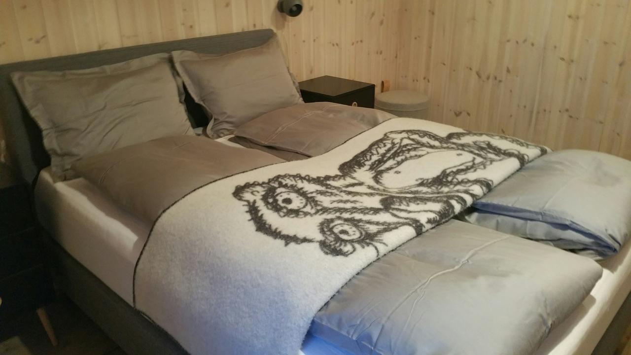 Lysvoldbrygga Bed and Breakfast Henningsvær Esterno foto