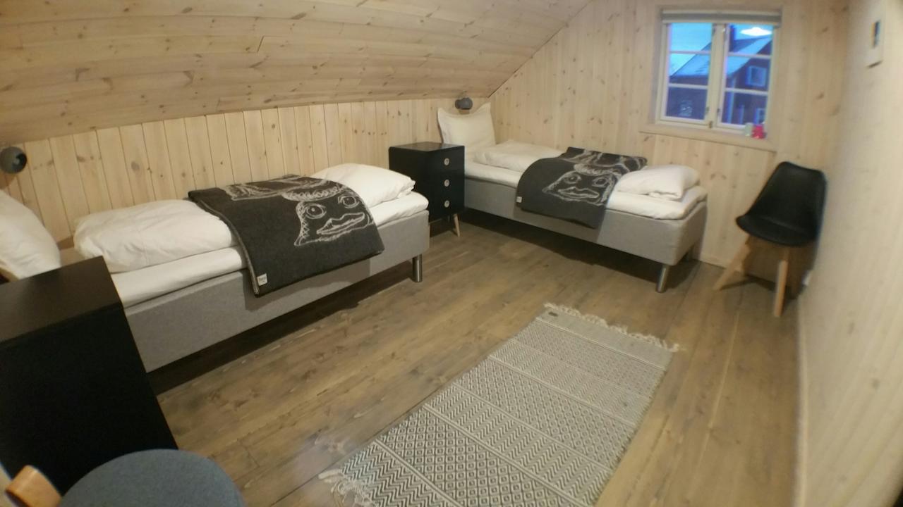 Lysvoldbrygga Bed and Breakfast Henningsvær Esterno foto