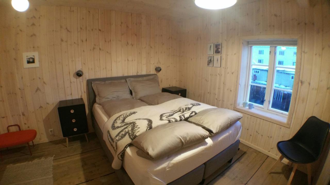 Lysvoldbrygga Bed and Breakfast Henningsvær Esterno foto