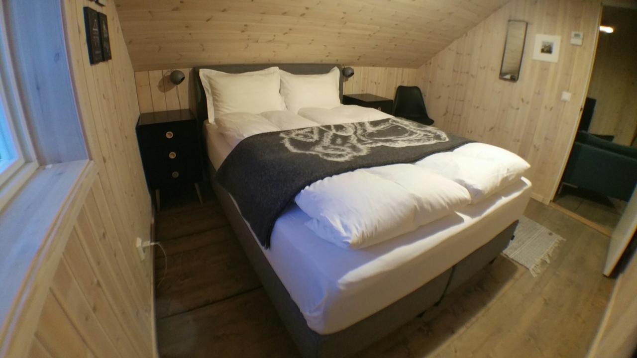 Lysvoldbrygga Bed and Breakfast Henningsvær Esterno foto