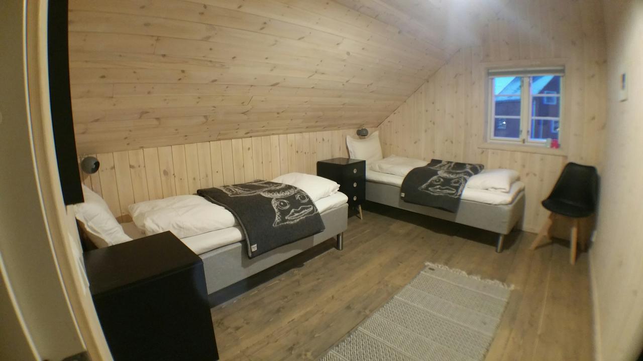 Lysvoldbrygga Bed and Breakfast Henningsvær Esterno foto