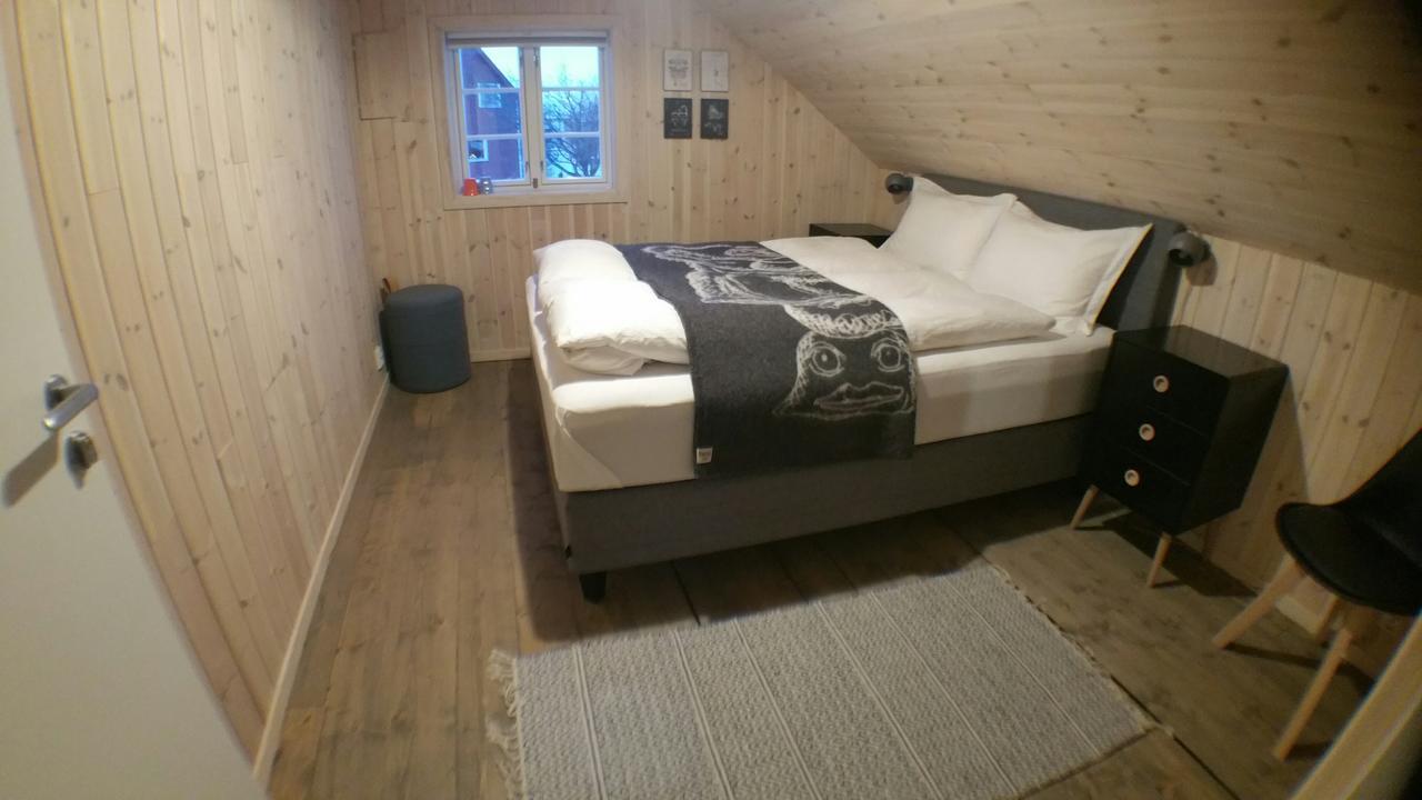 Lysvoldbrygga Bed and Breakfast Henningsvær Esterno foto